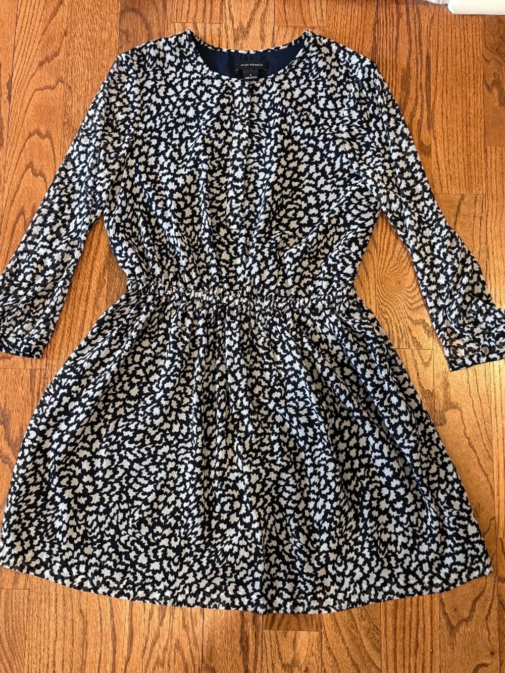 Club Monaco Black & White Floral Print Dress Long Sleeve Fit & Flare Size 4